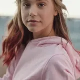 Alexis Ren